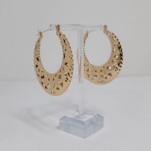 Elegant Gold Hoop Earrings